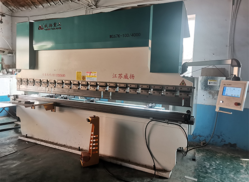 چگونه سیستم کنترل دستگاه خم الکتریکی خالص کار می کند تا کنترل دقیق بر زاویه های خم ، سرعت و نیرو را کنترل کند؟